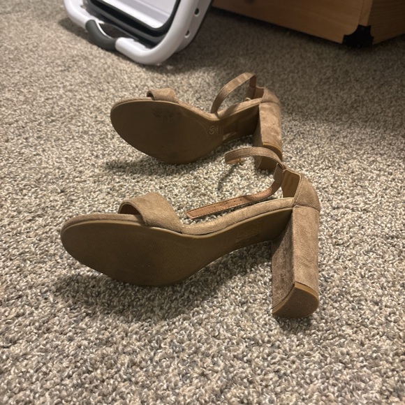 Light brown suede open toe heels - Picture 4 of 4